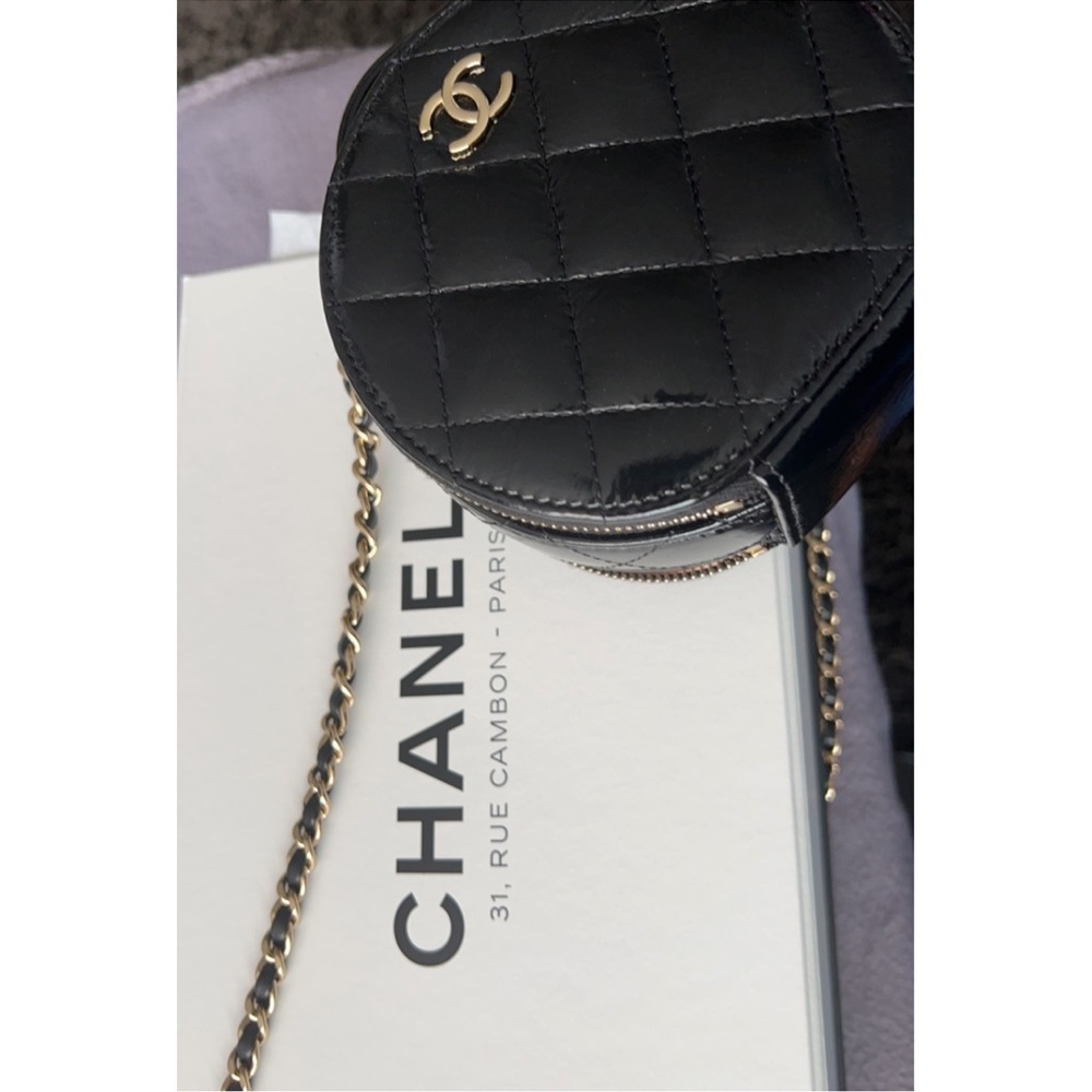 Chanel Evening Bag Black Patent Leather
CC Logo, - Picture 10 of 10